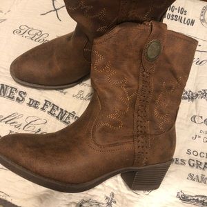 Maurices Ryanne cow girl boots